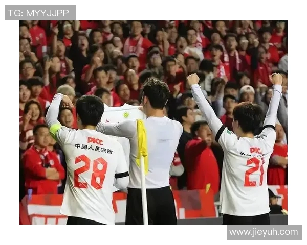 北京足球队配合问题引发热议球迷与专家各执己见探讨争议背后原因