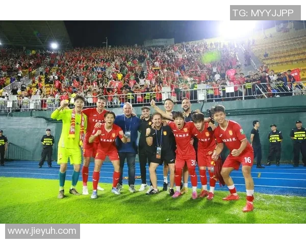 广州足球队中路突破的优势与不足分析及未来改进方向探讨