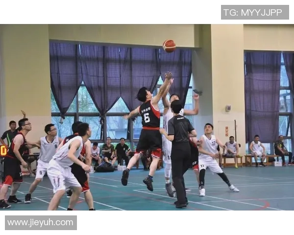 杭州篮球队的奋斗与荣耀:一段不平凡的突破之旅 杭州篮球队的奋斗与荣耀:一段不平凡的突破之旅